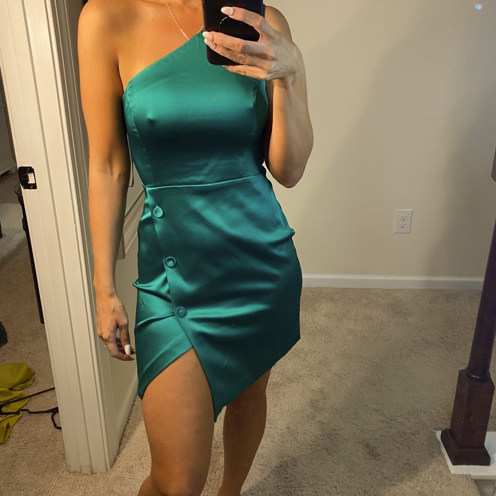 Lulus satin mini dress size 4 green never worn